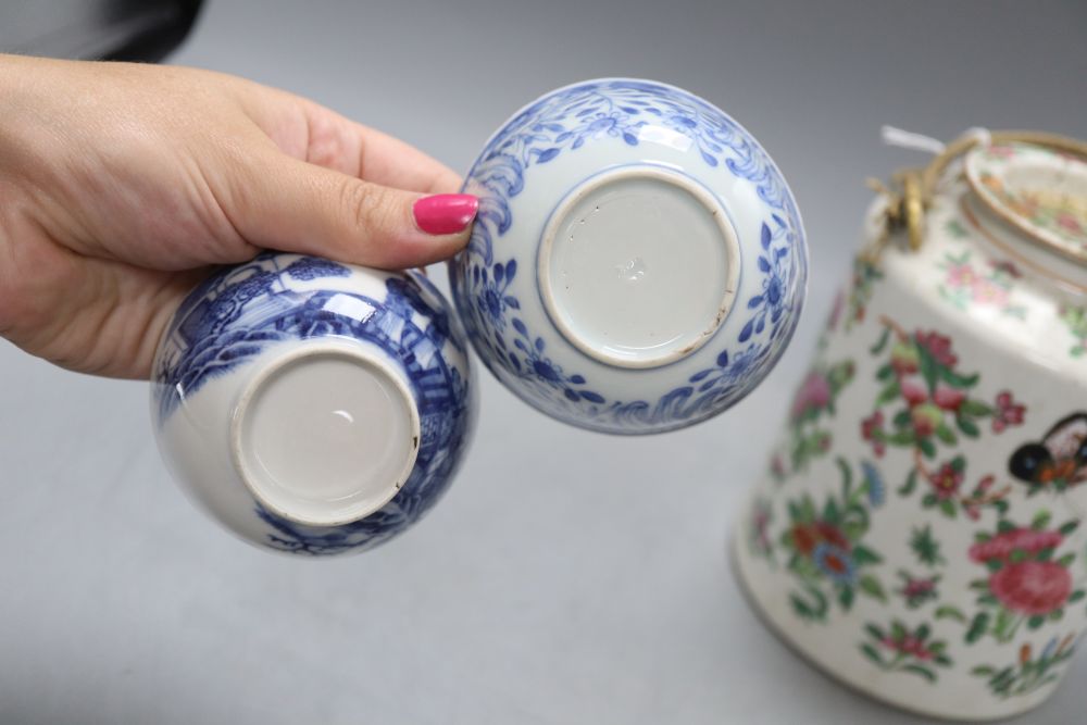A Chinese famille rose teapot, height 15cm and two blue and white teabowls